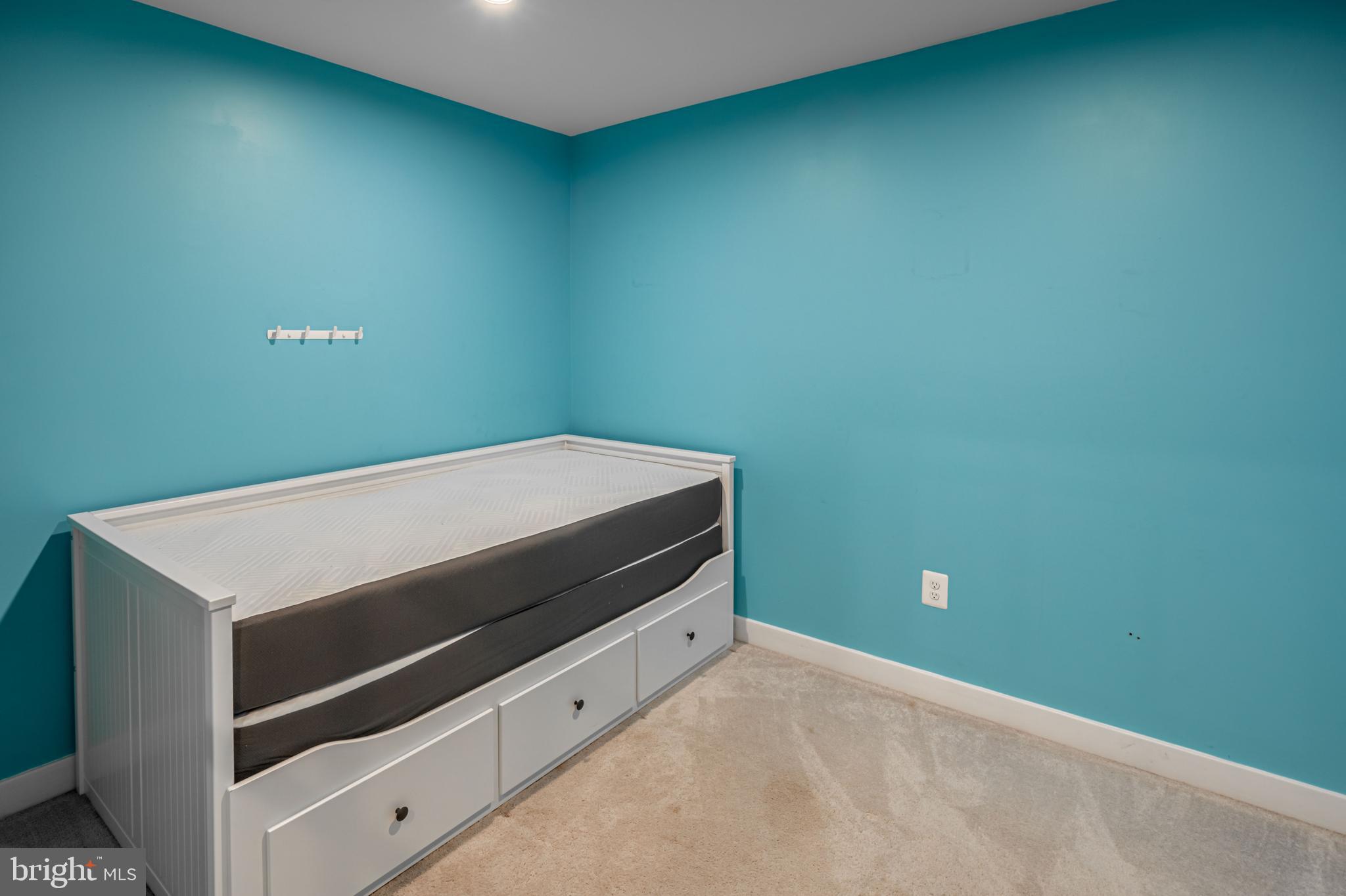 6251 ISLINGTON STREET