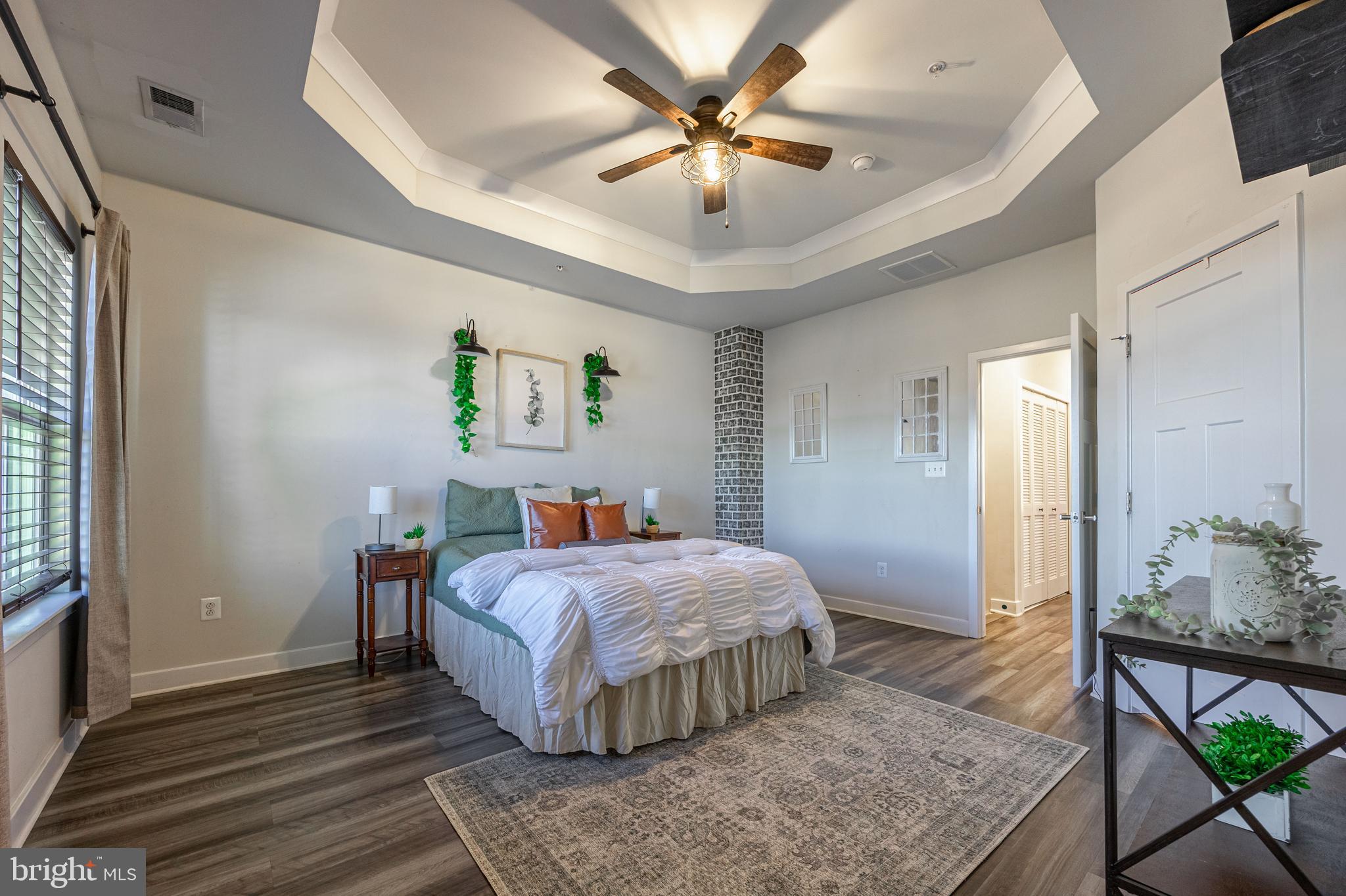 6251 ISLINGTON STREET