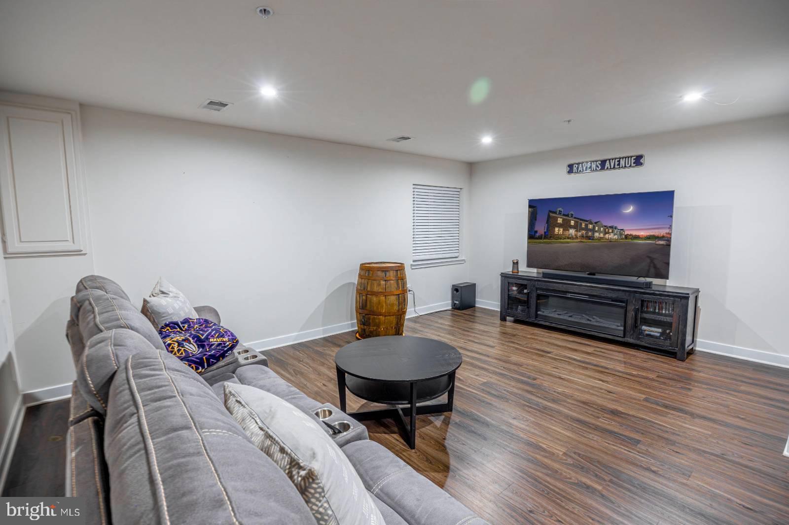 6251 ISLINGTON STREET