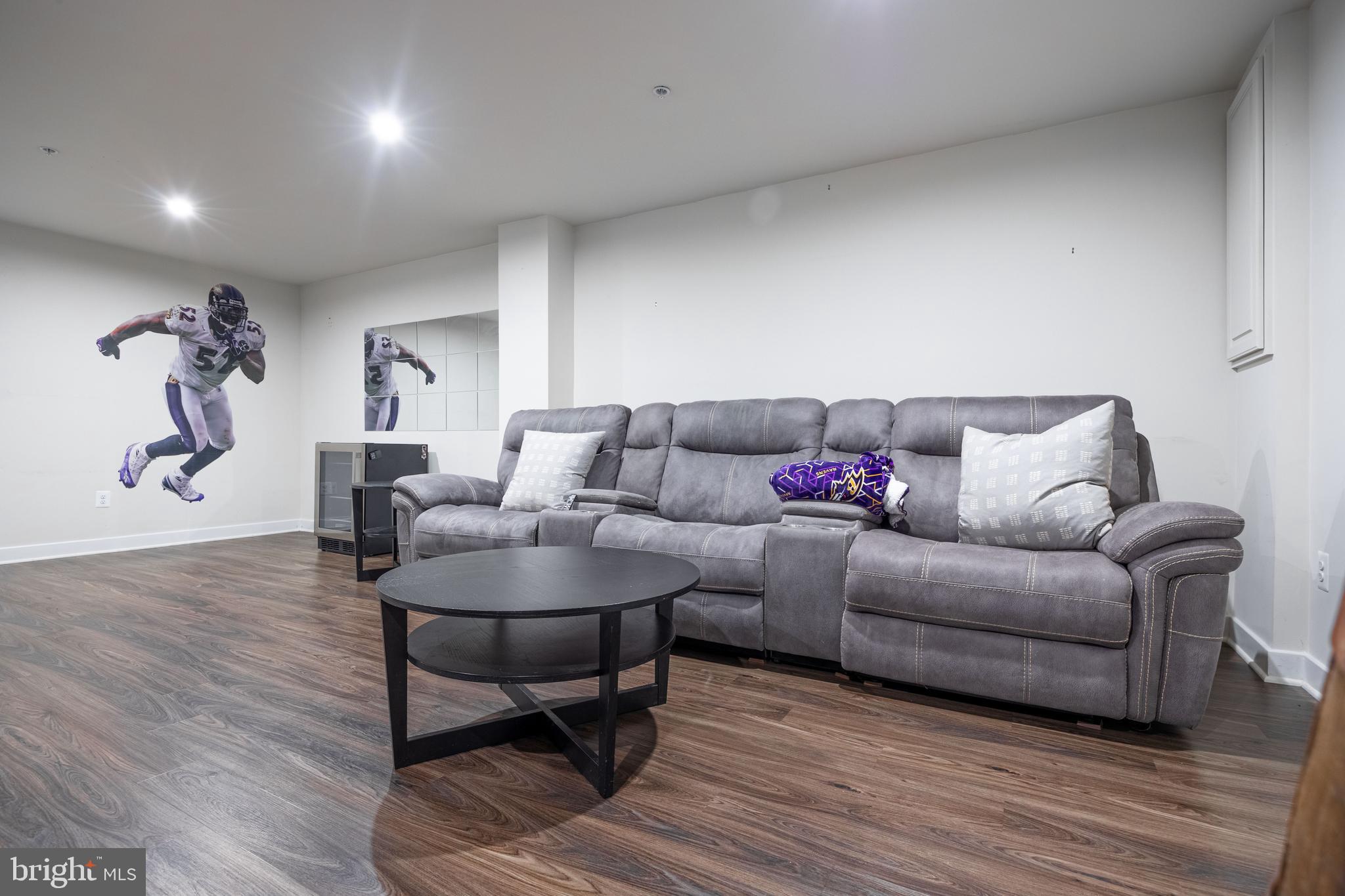 6251 ISLINGTON STREET