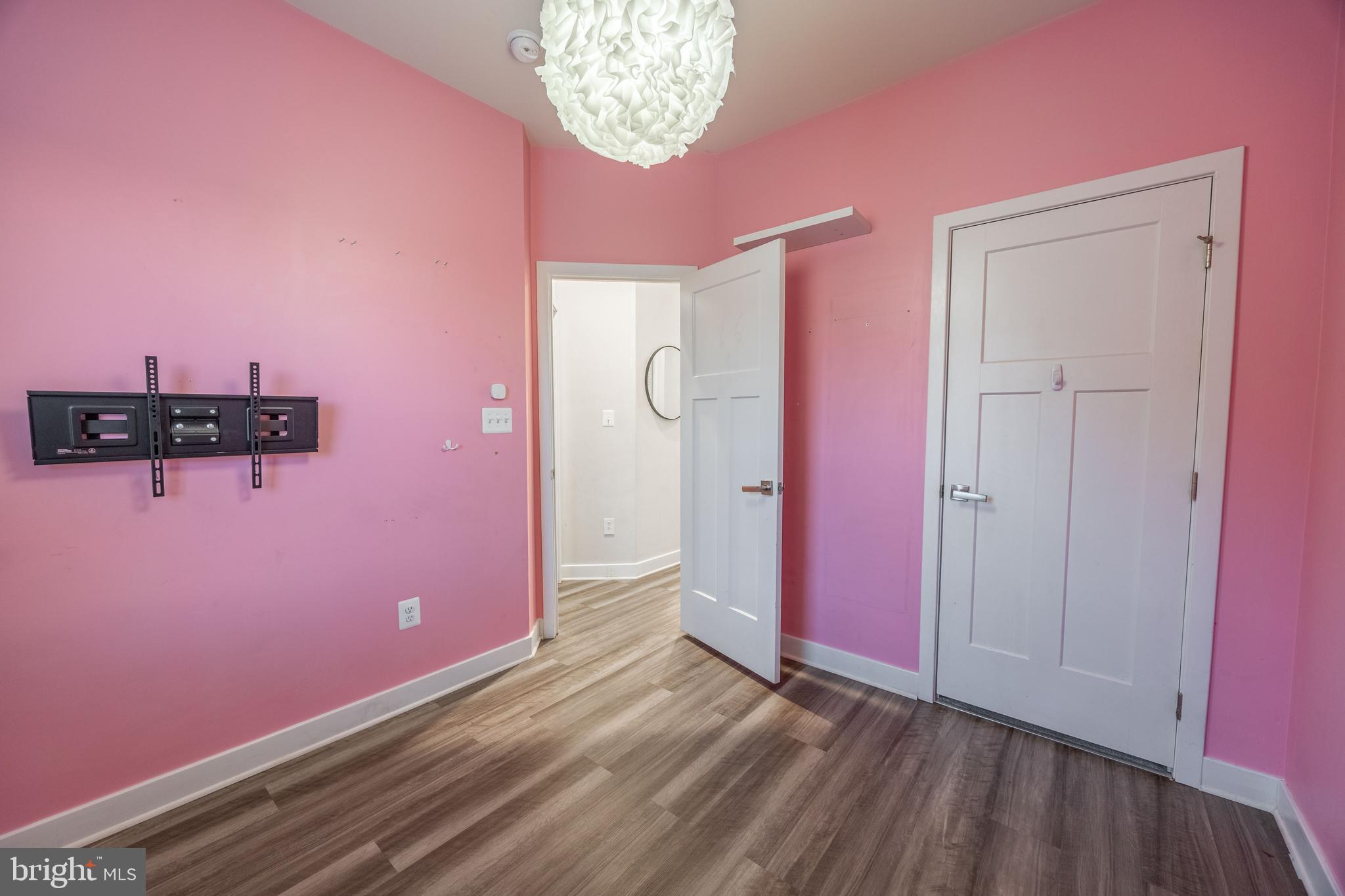 6251 ISLINGTON STREET