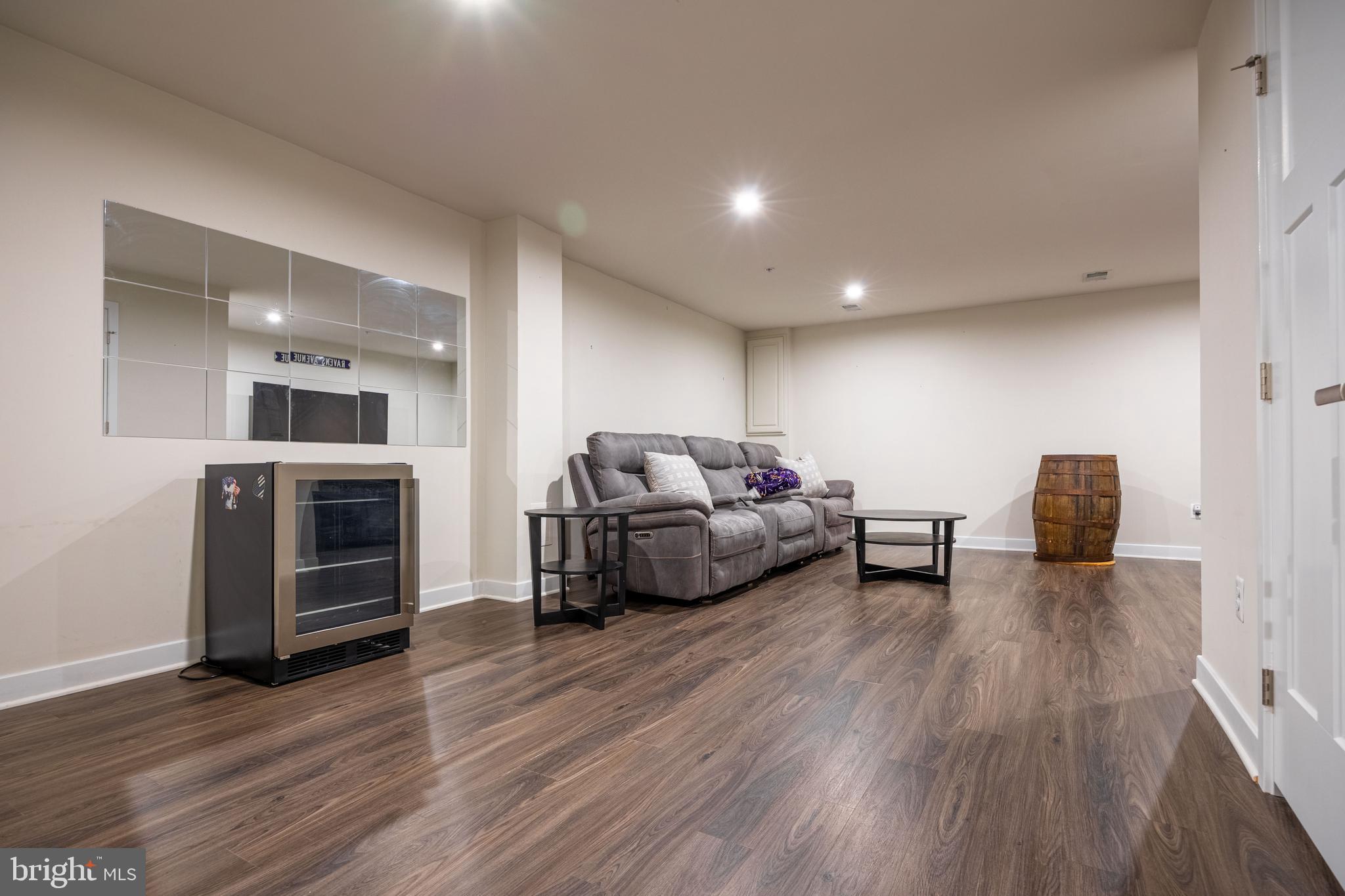 6251 ISLINGTON STREET