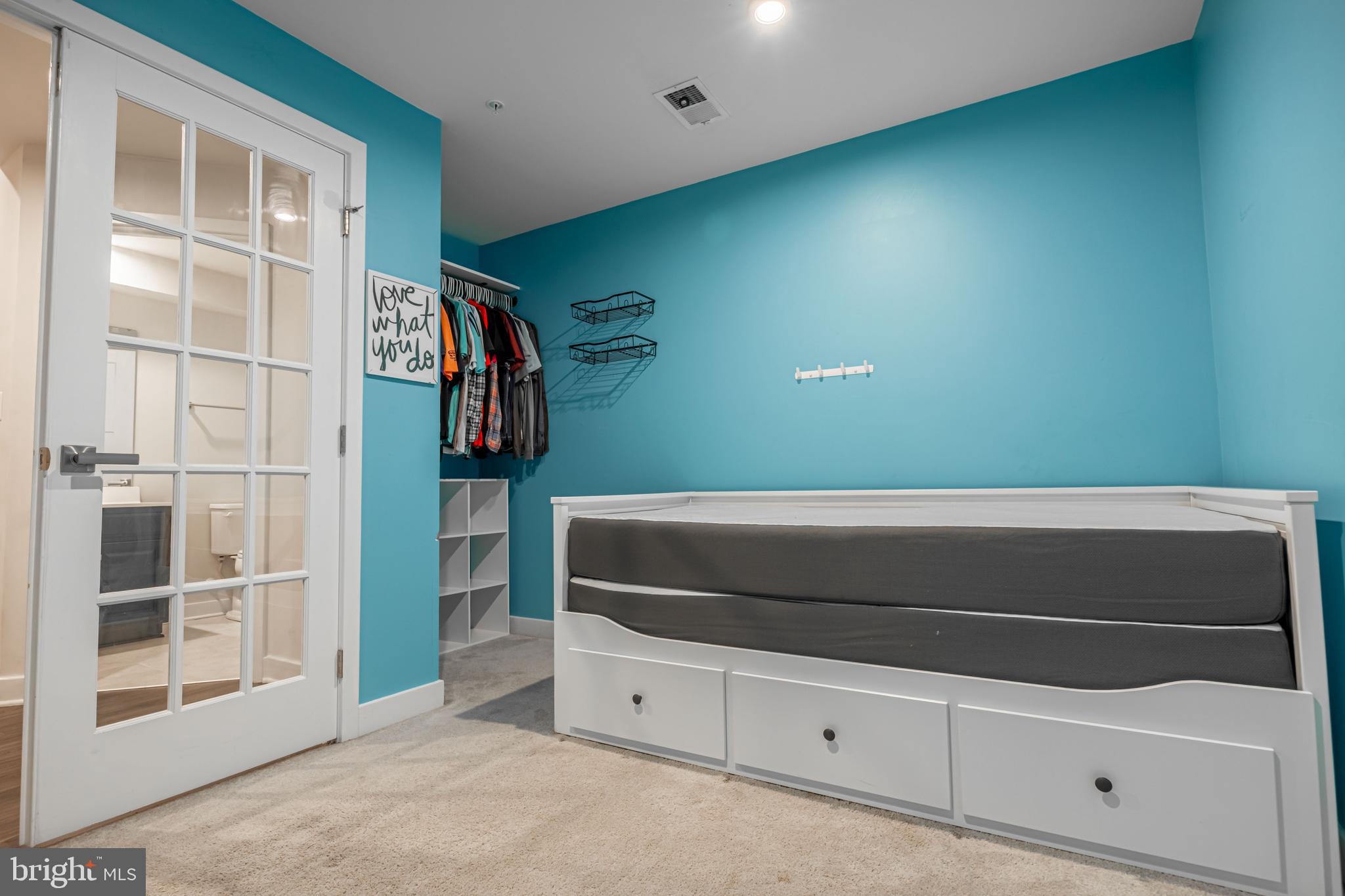 6251 ISLINGTON STREET