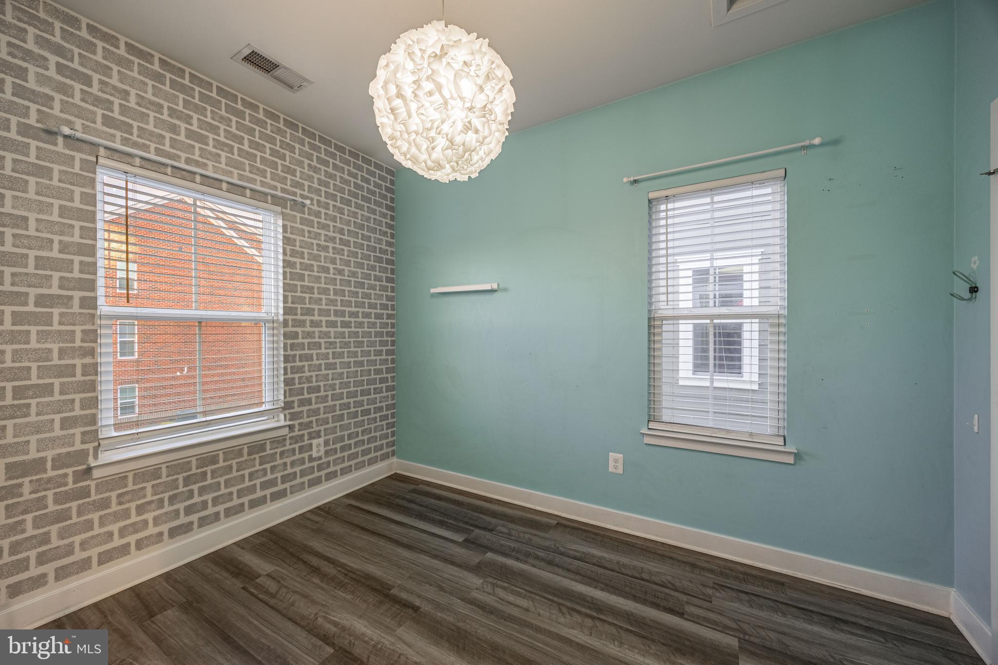 6251 ISLINGTON STREET