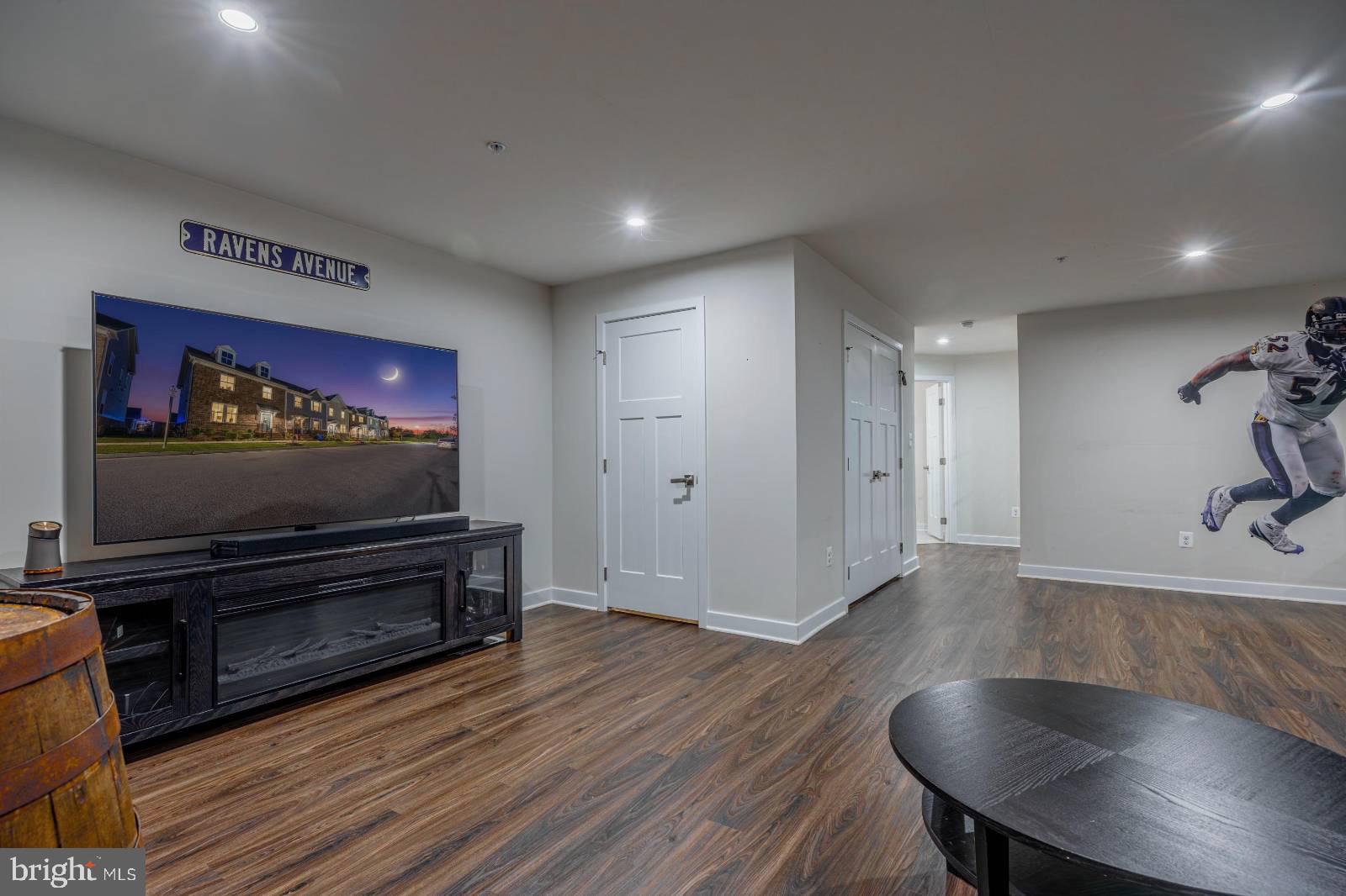 6251 ISLINGTON STREET