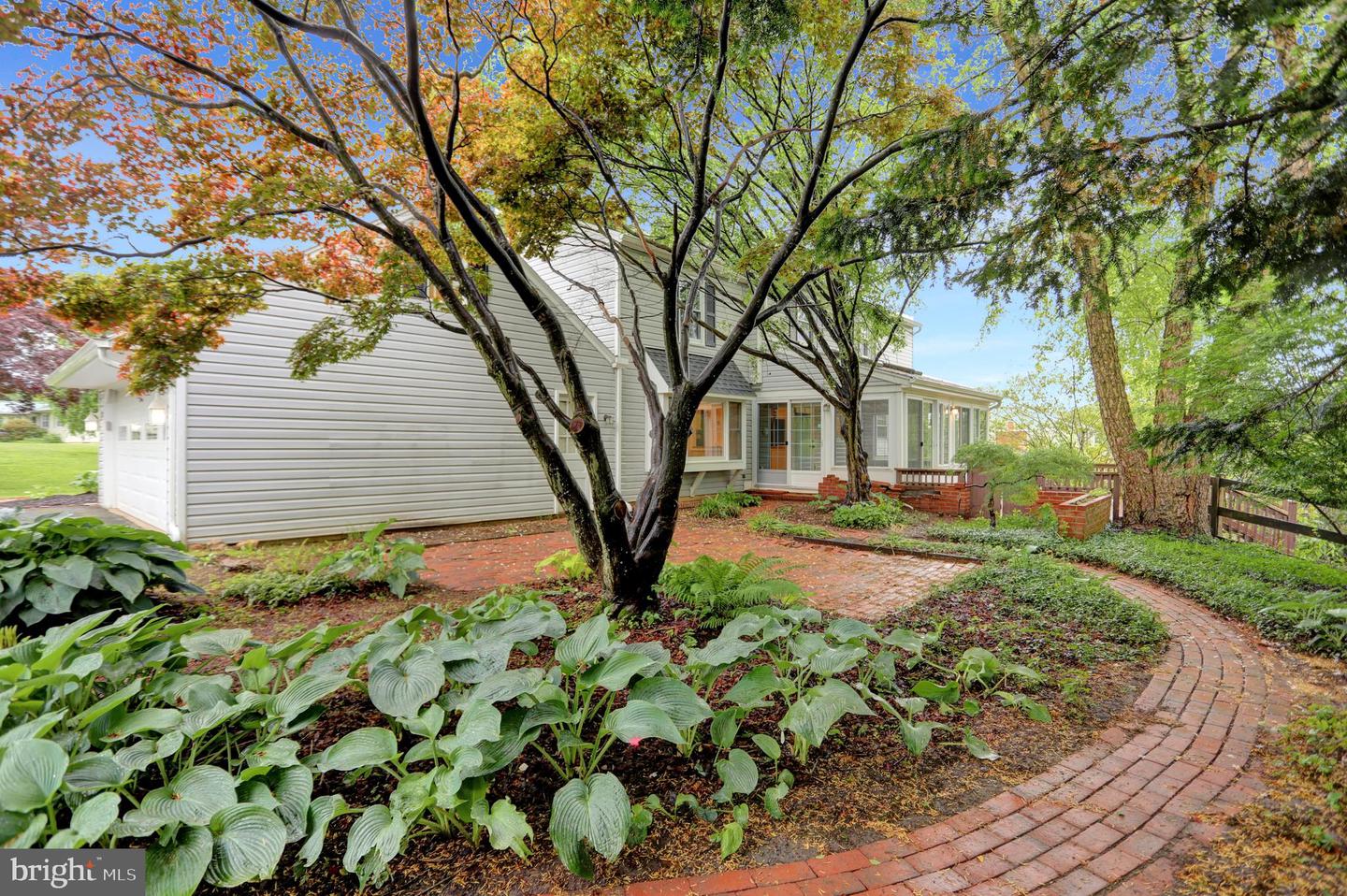 3228 Canterbury Ln