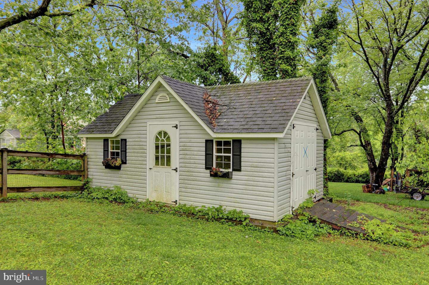 3228 Canterbury Ln