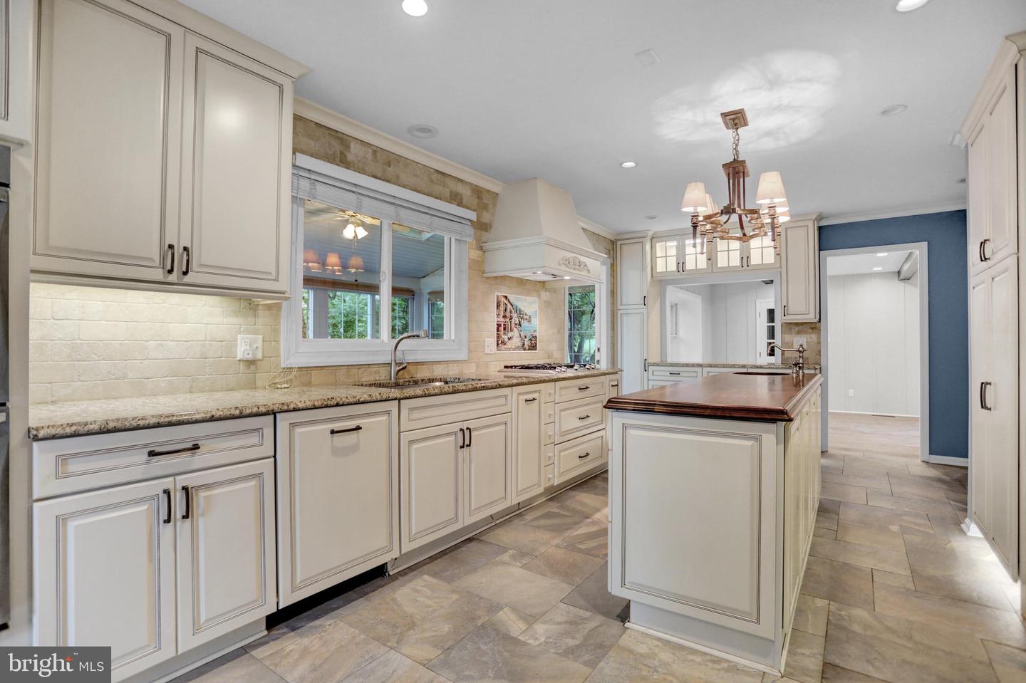 3228 Canterbury Ln