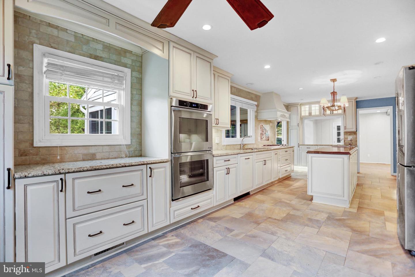 3228 Canterbury Ln