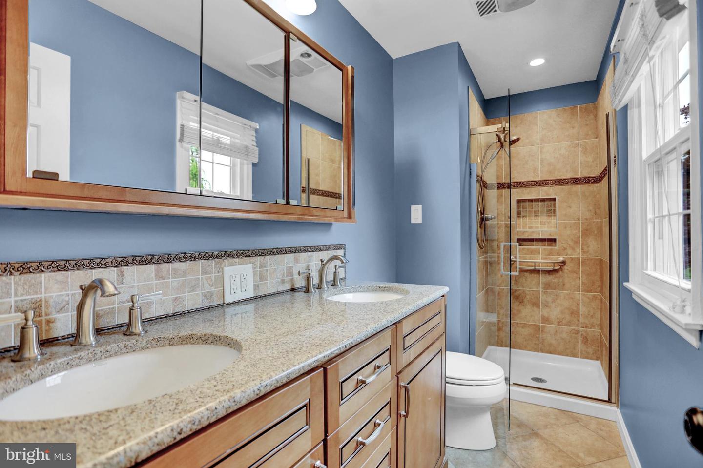 3228 Canterbury Ln
