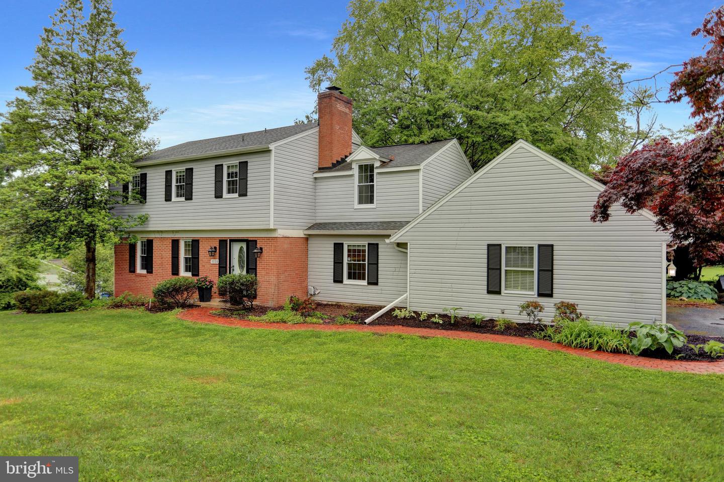 3228 Canterbury Ln