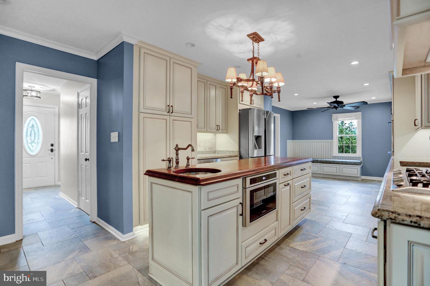 3228 Canterbury Ln