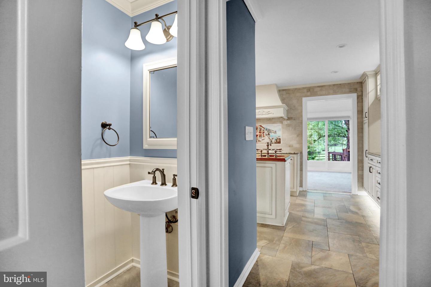3228 Canterbury Ln