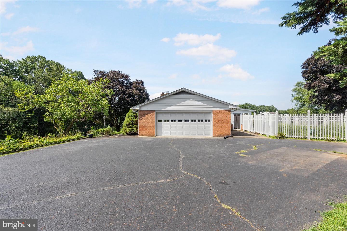 2616 Lawson Rd