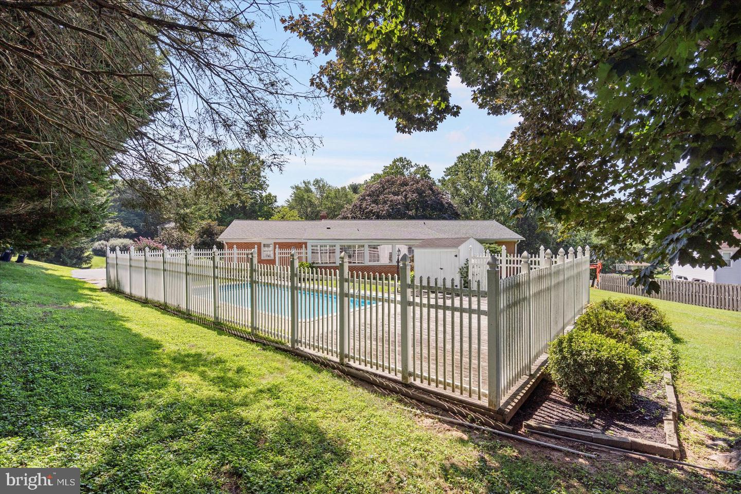 2616 Lawson Rd