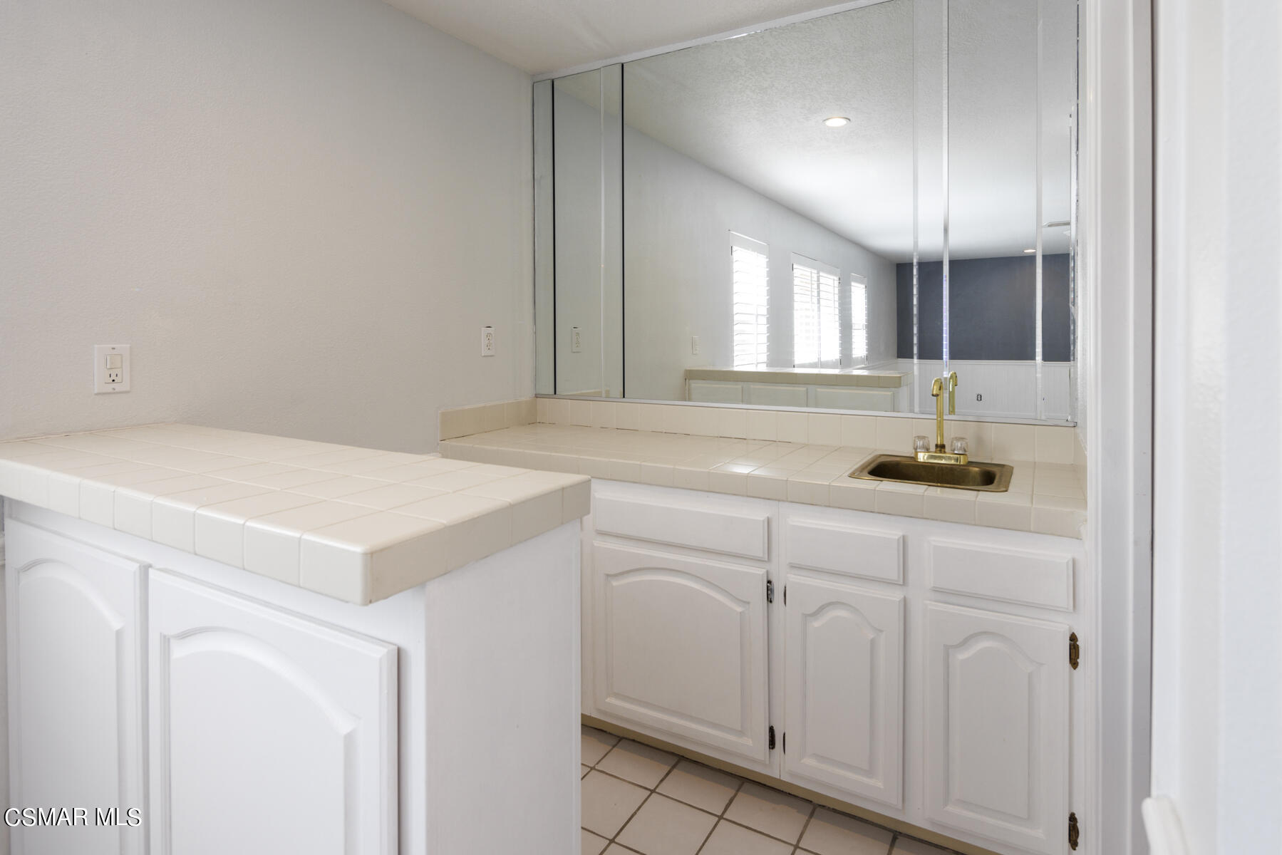 3156 Versaille Court