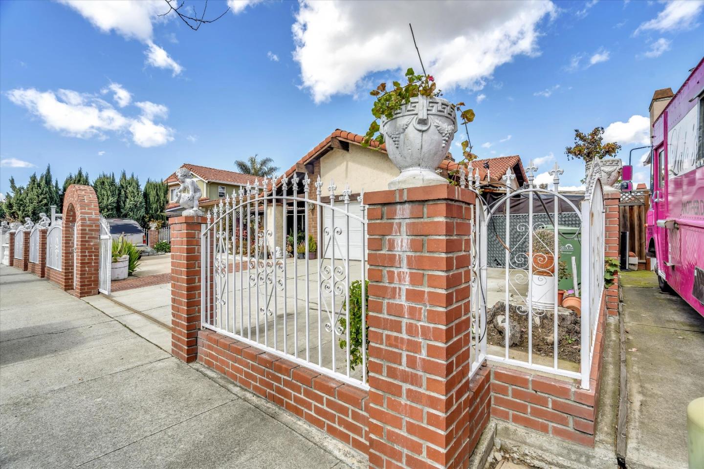 3108 Mclaughlin AVE