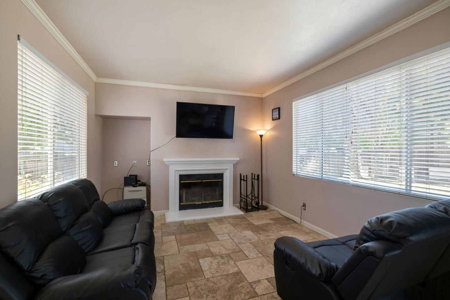 1800 W Graf RD