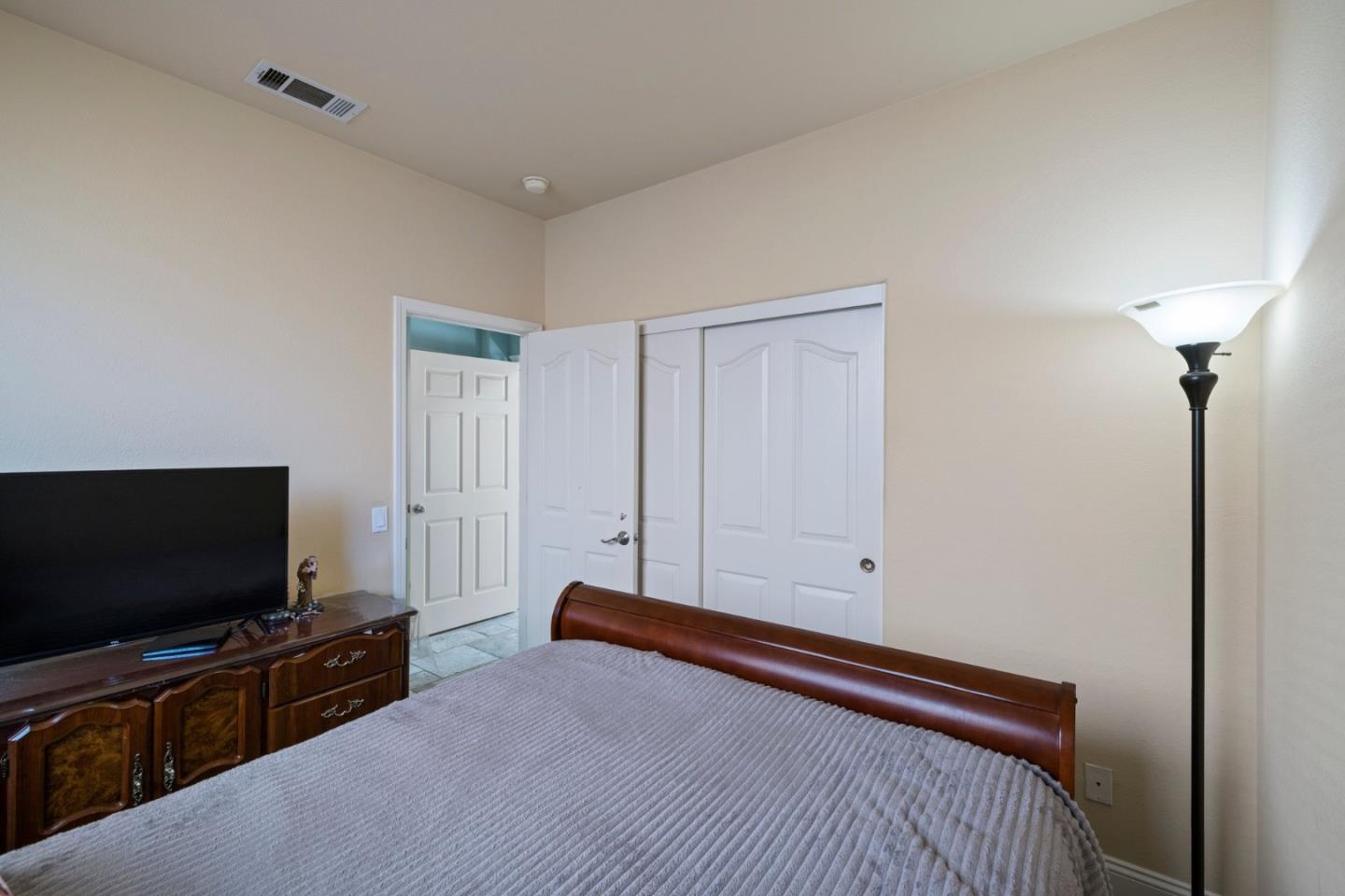 1800 W Graf RD