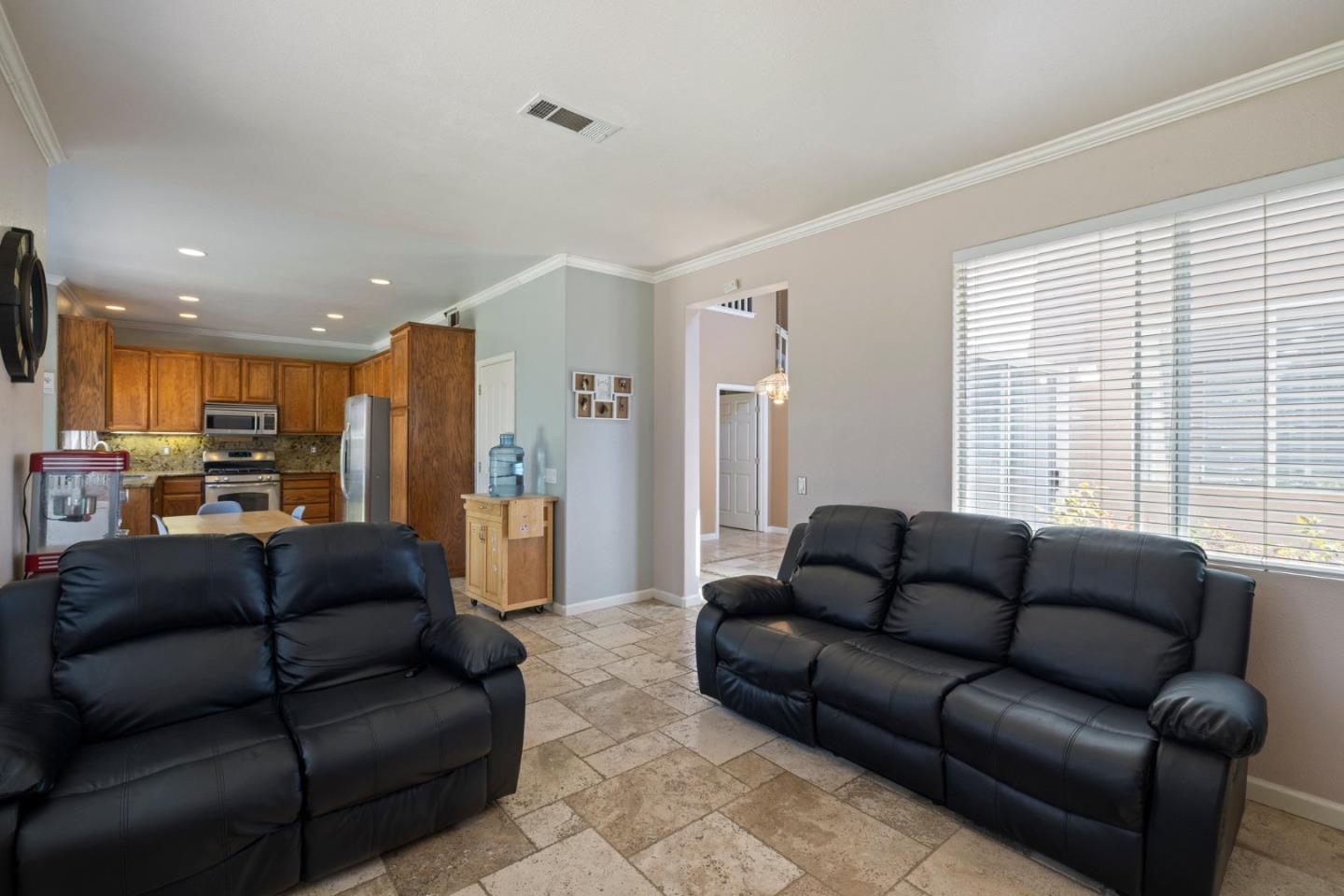 1800 W Graf RD