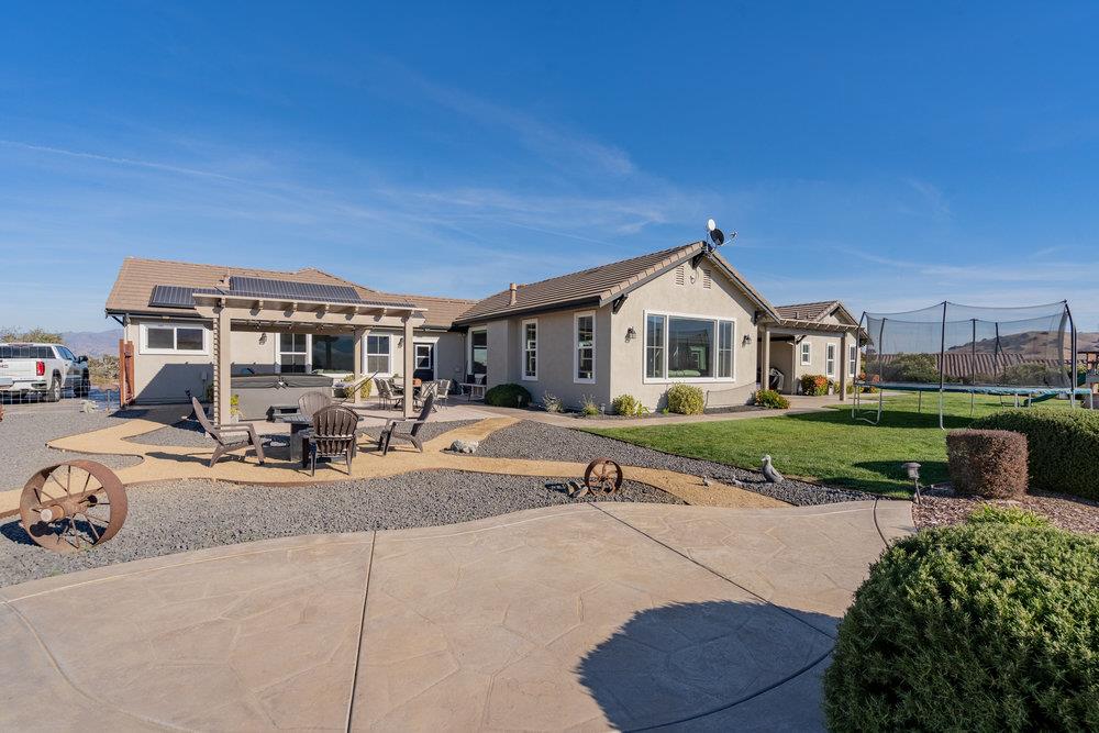 4025 Ashford CIR