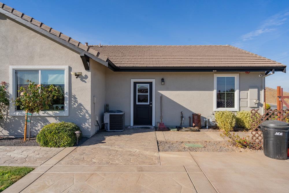 4025 Ashford CIR
