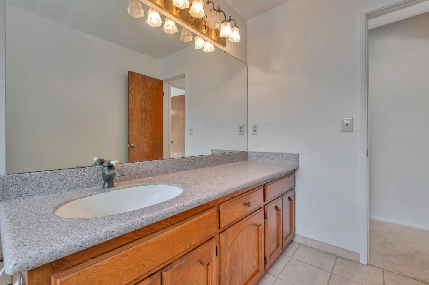 77 Azalea LN