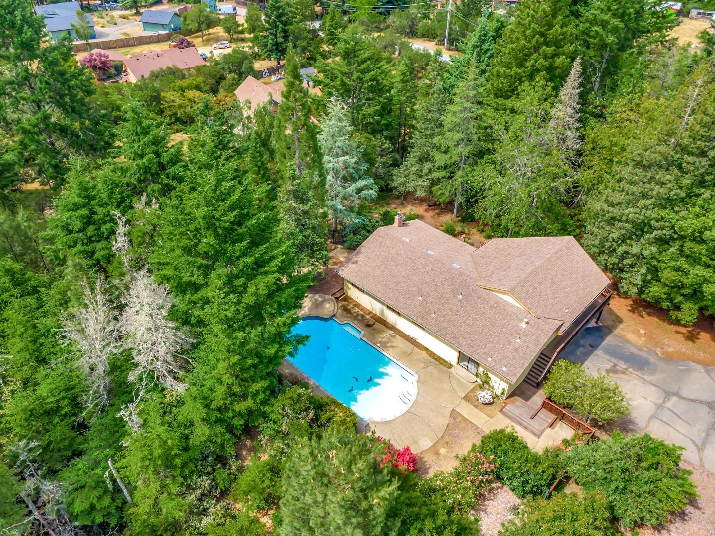 77 Azalea LN