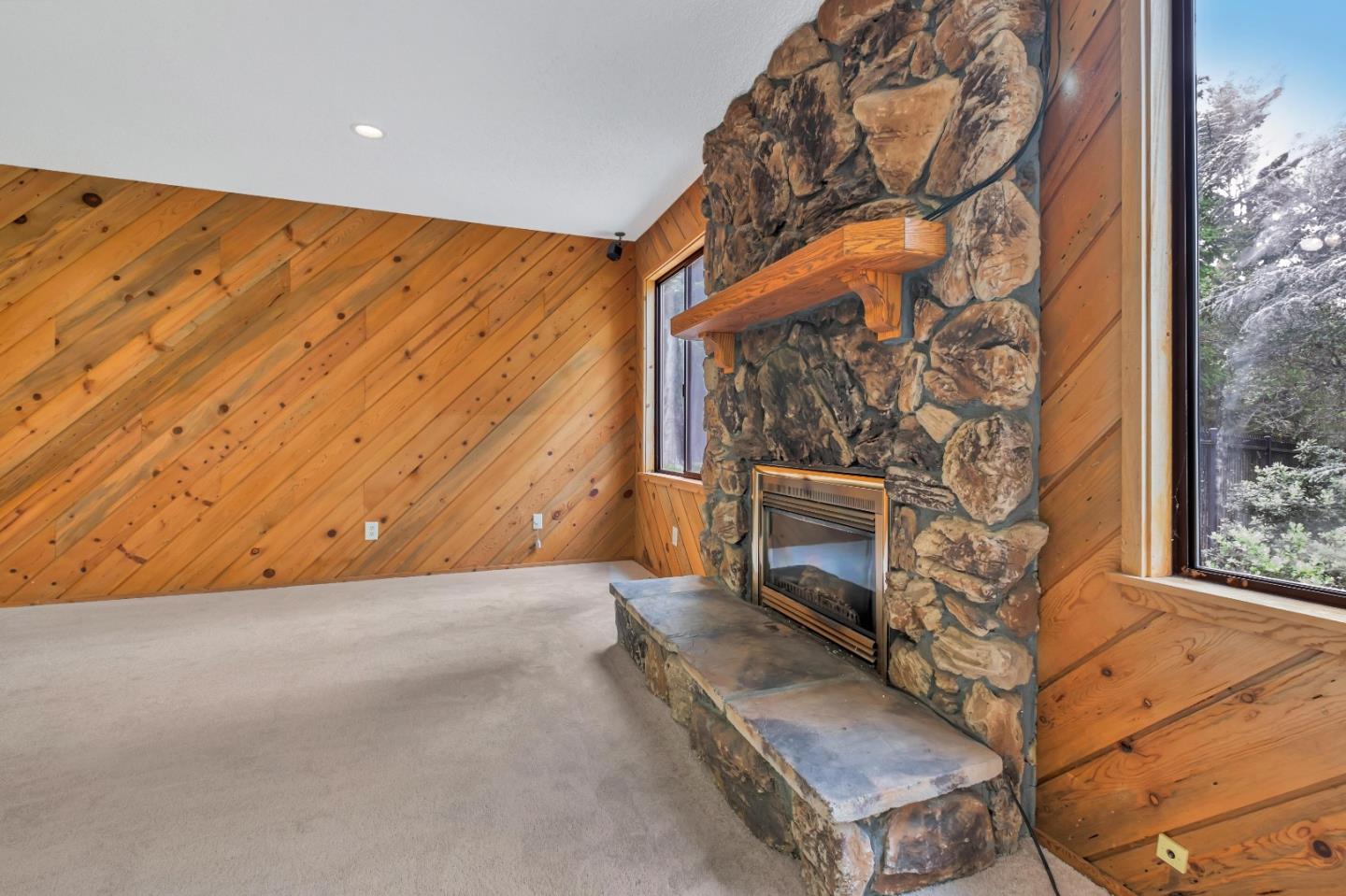 77 Azalea LN