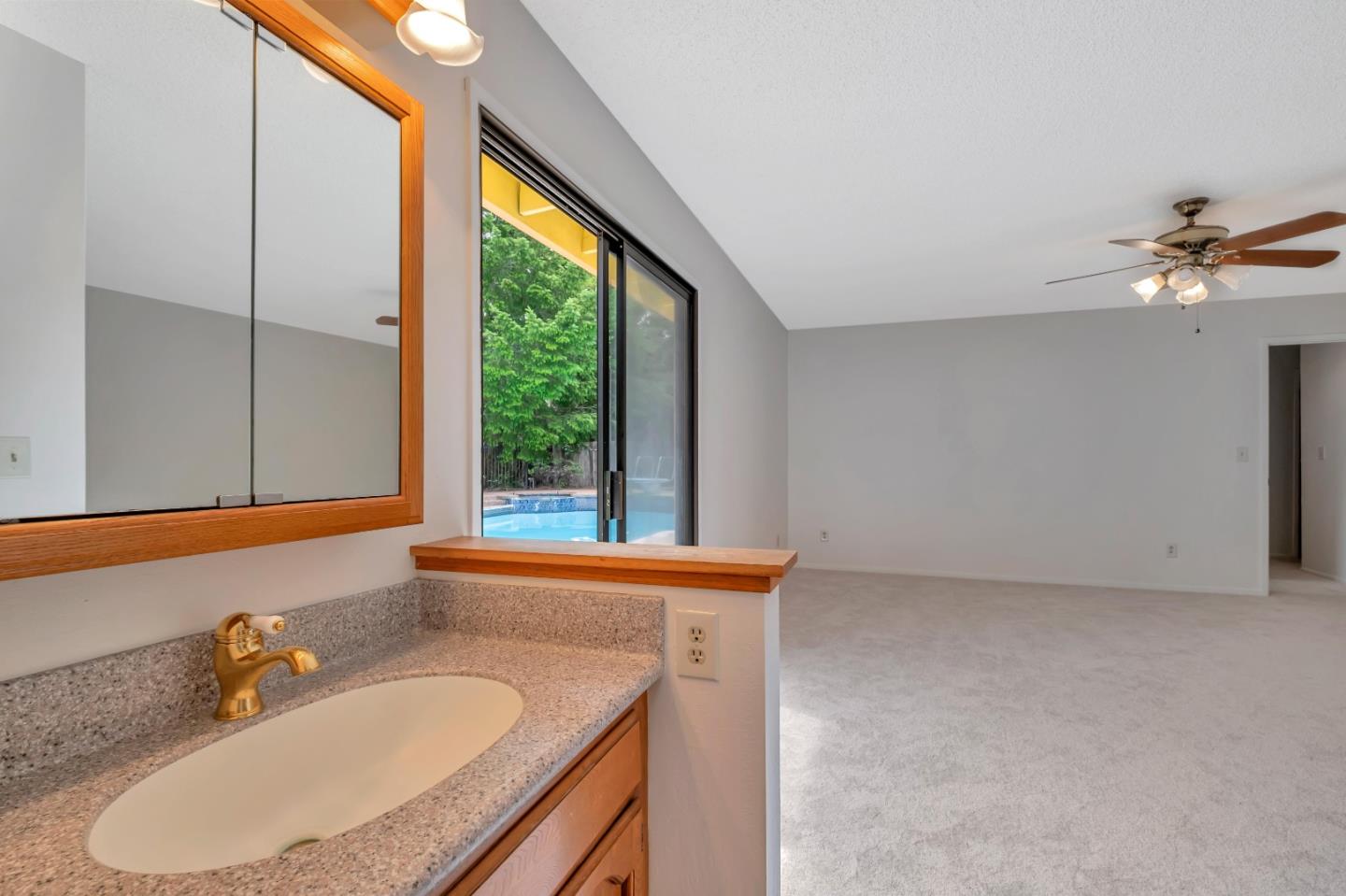 77 Azalea LN