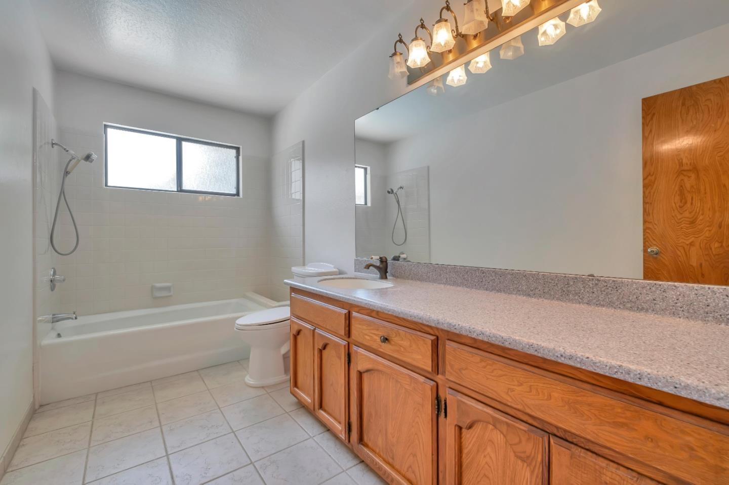 77 Azalea LN