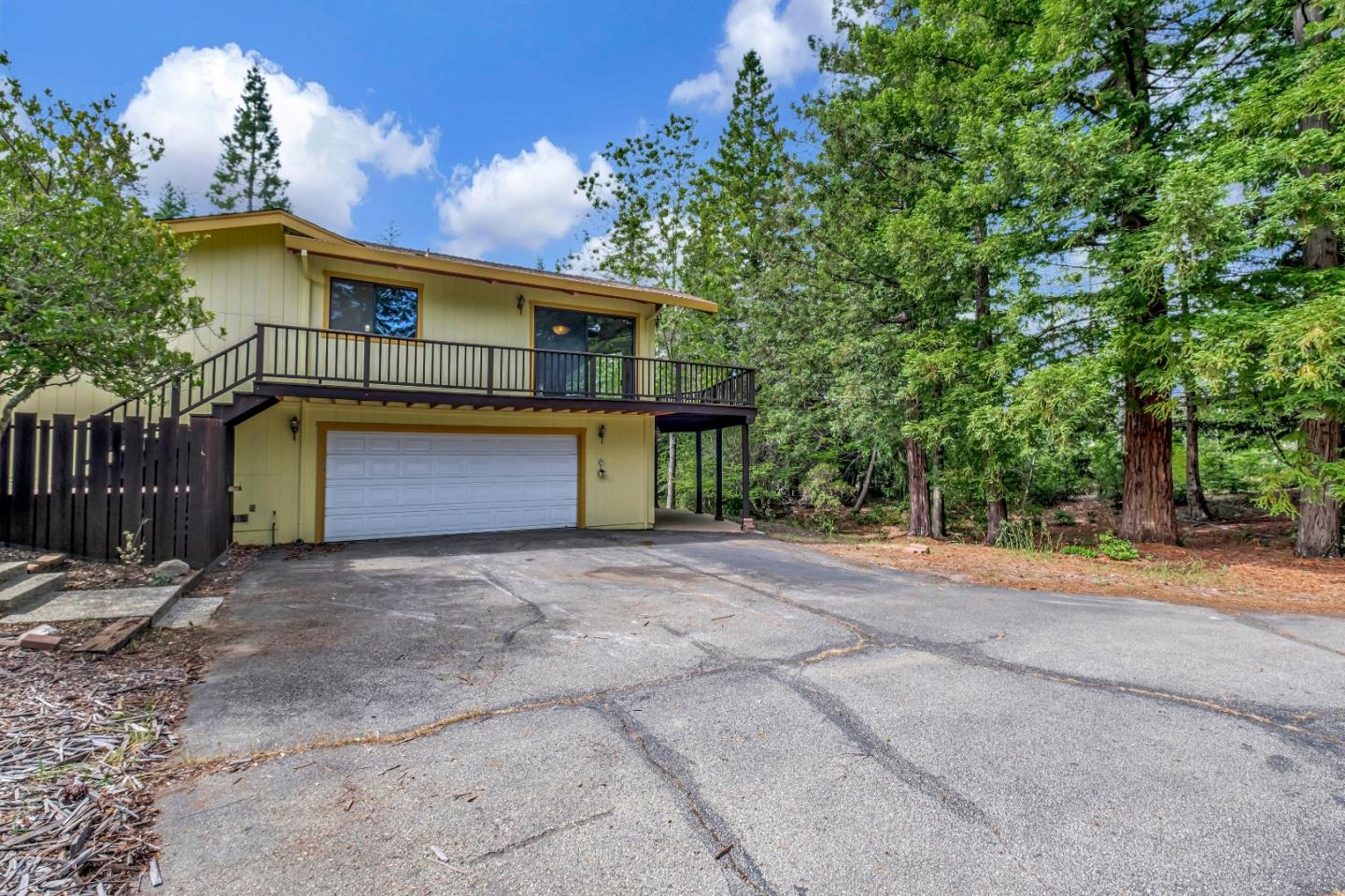 77 Azalea LN