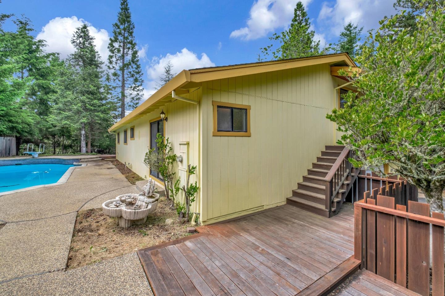 77 Azalea LN