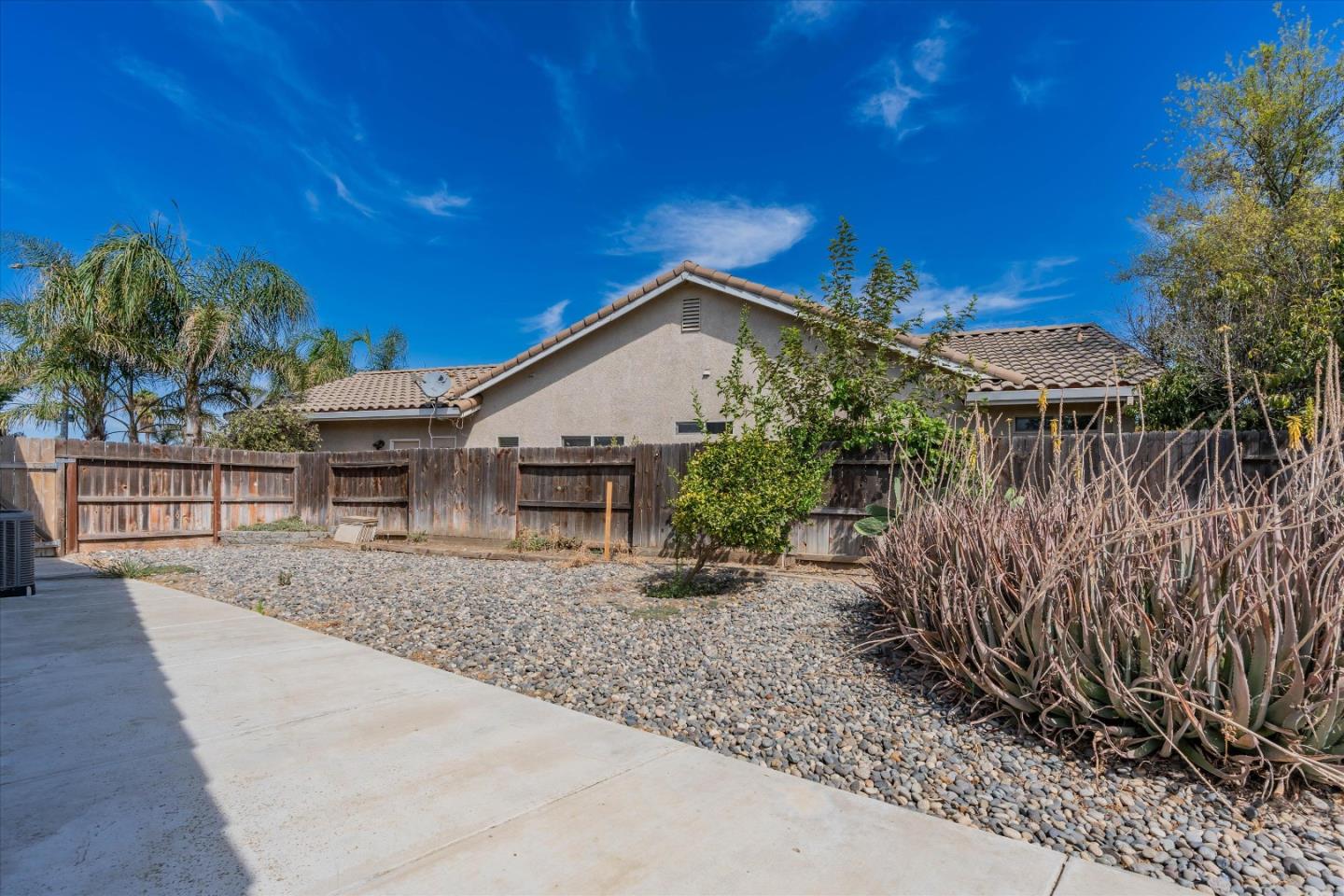 744 Elmwood DR