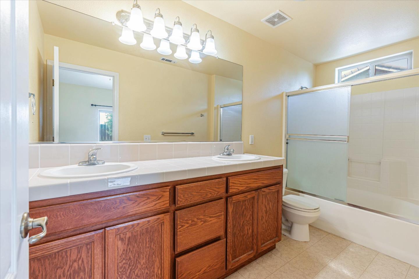 744 Elmwood DR