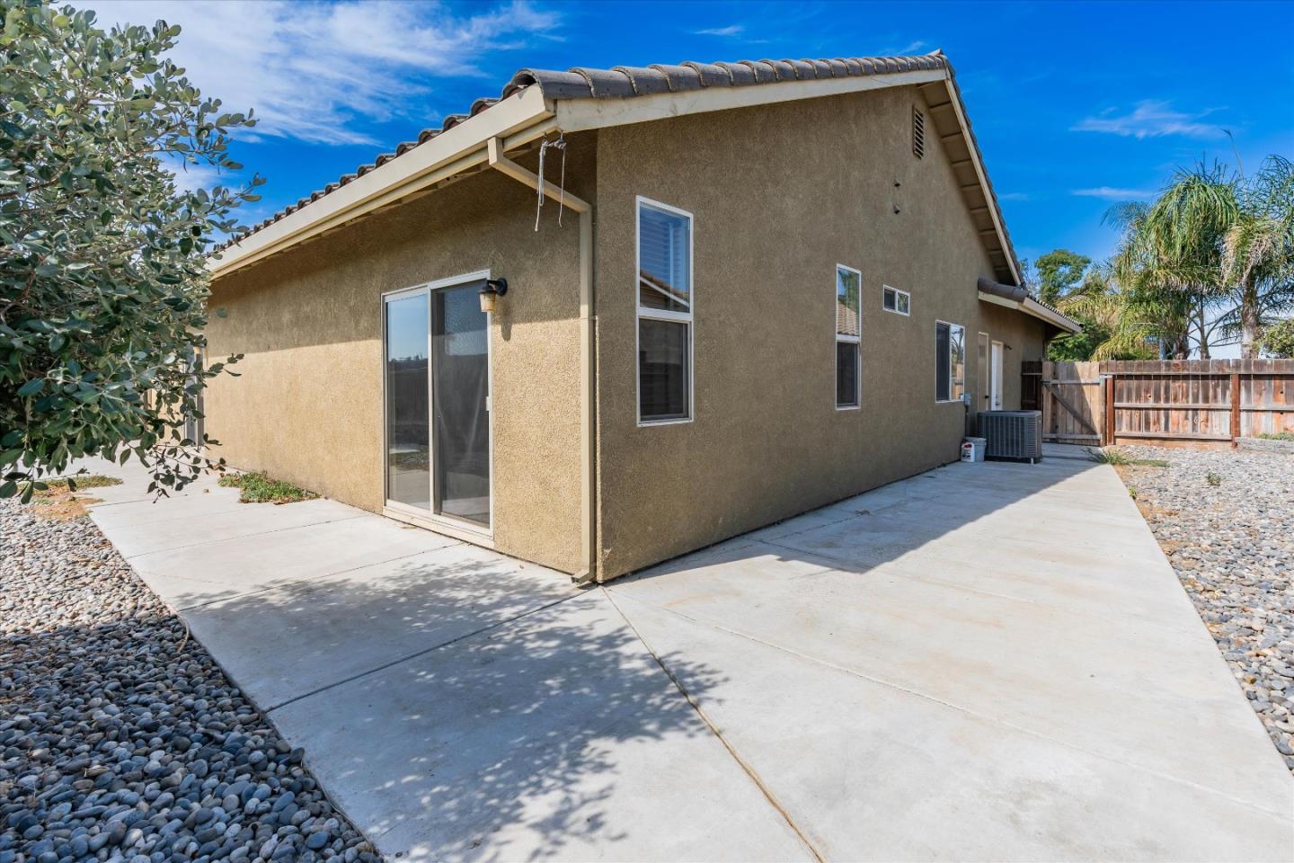 744 Elmwood DR