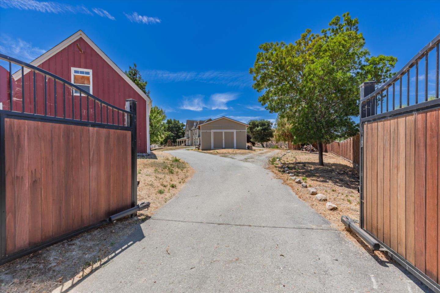 385 Hitch DR
