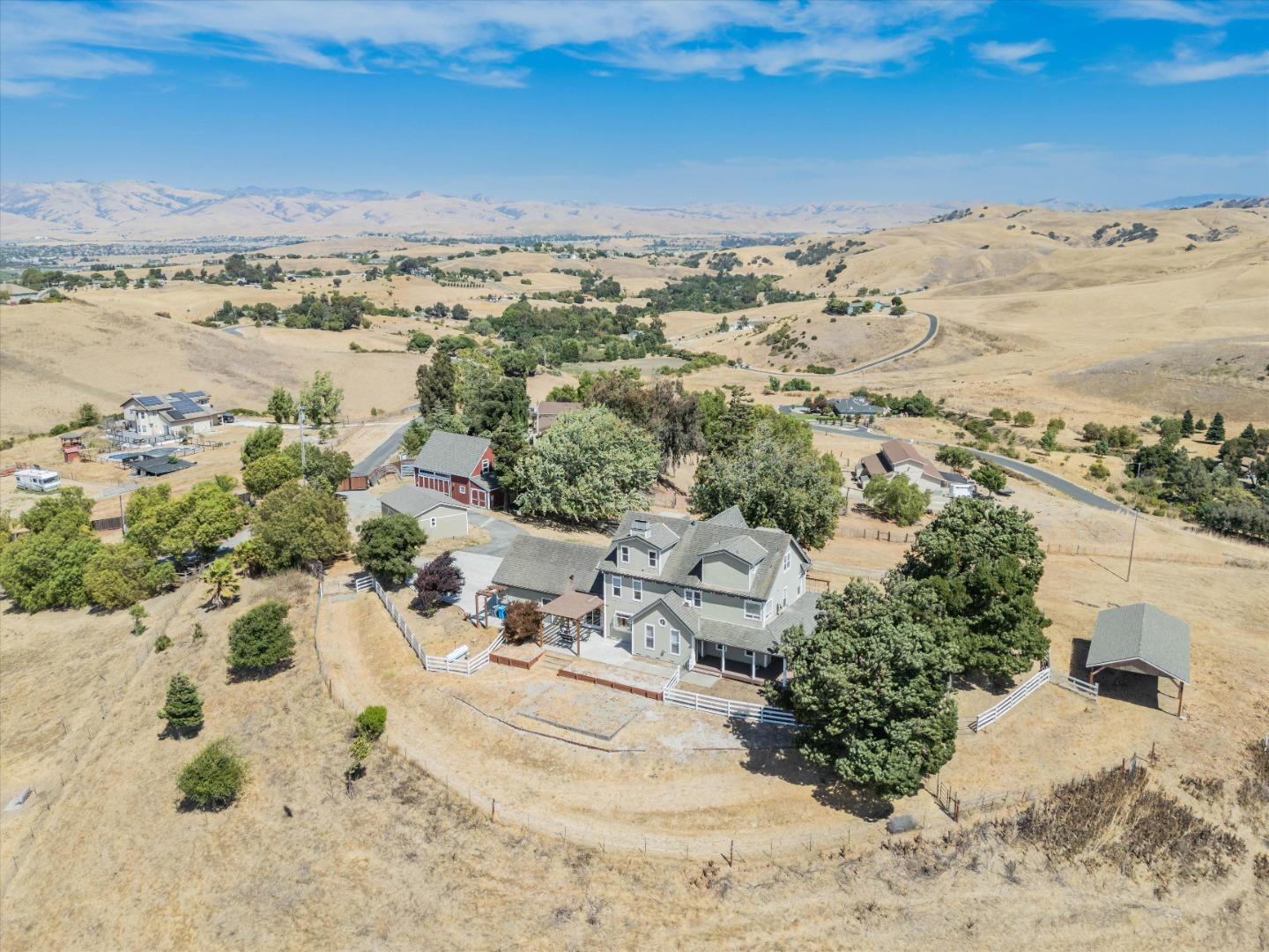 385 Hitch DR