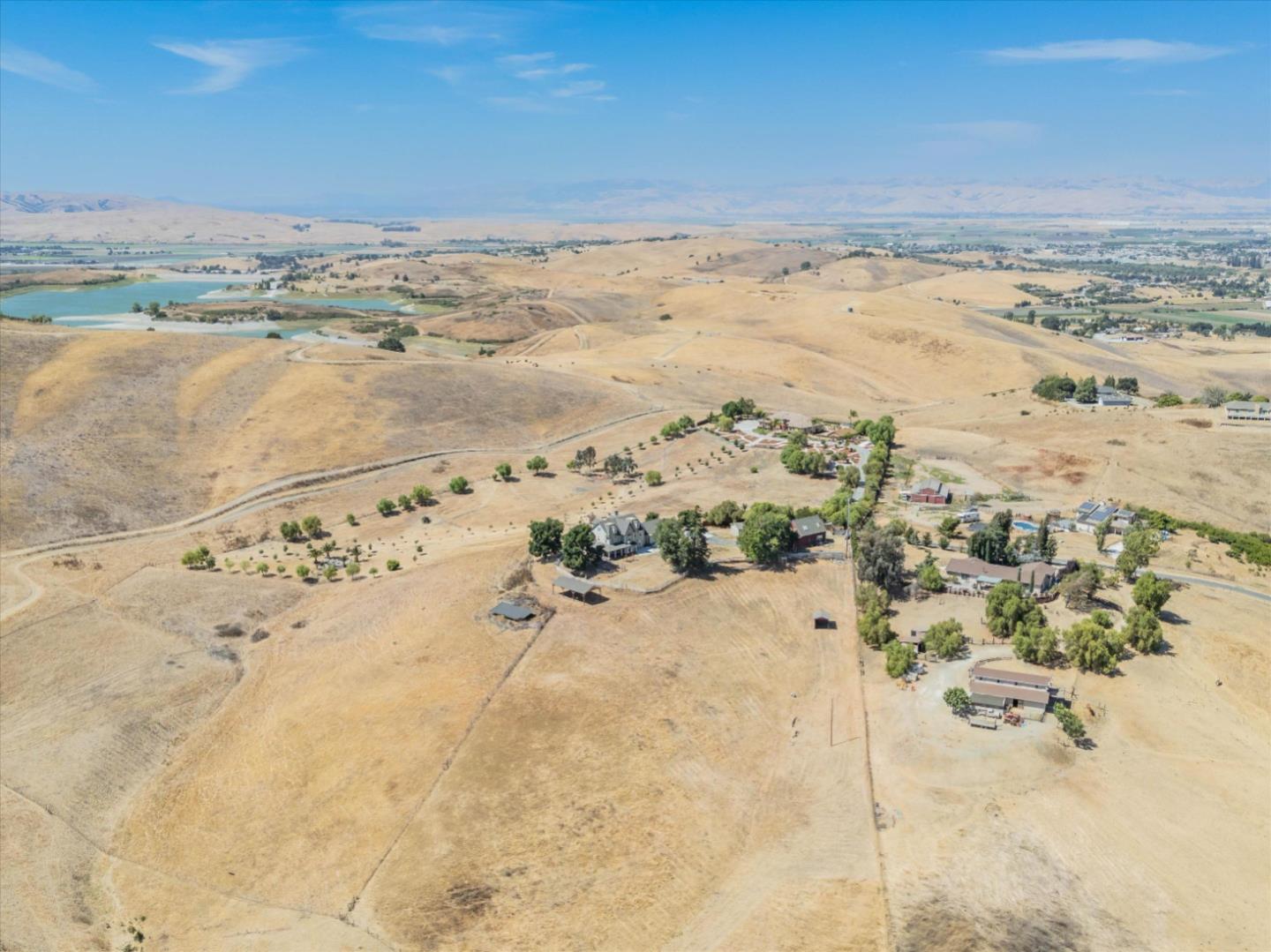 385 Hitch DR