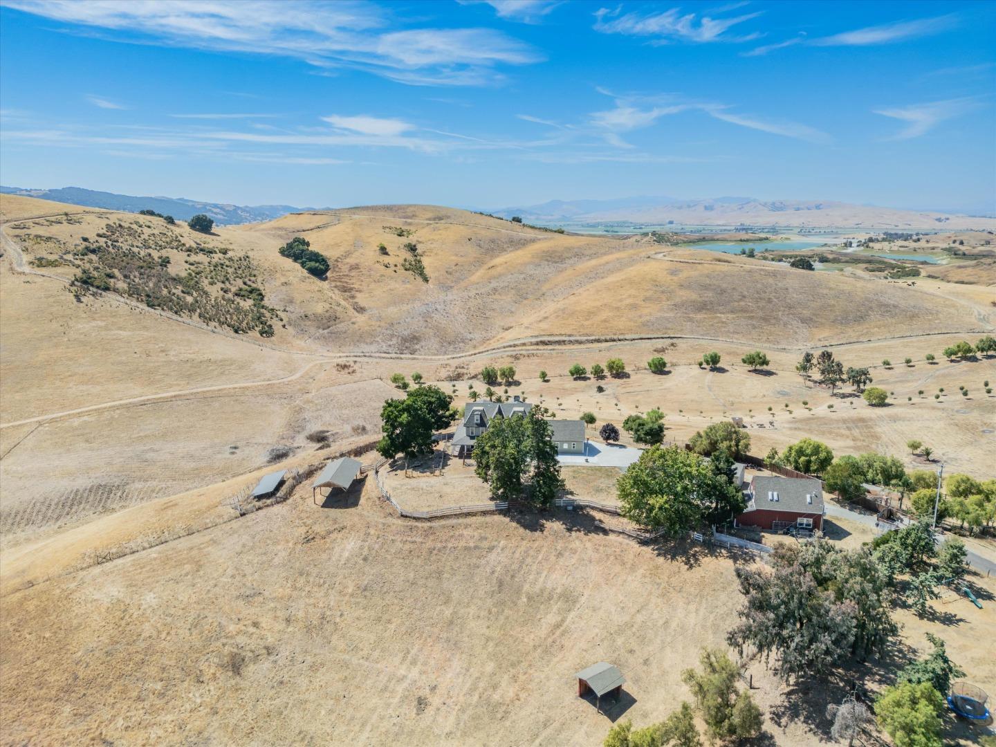 385 Hitch DR