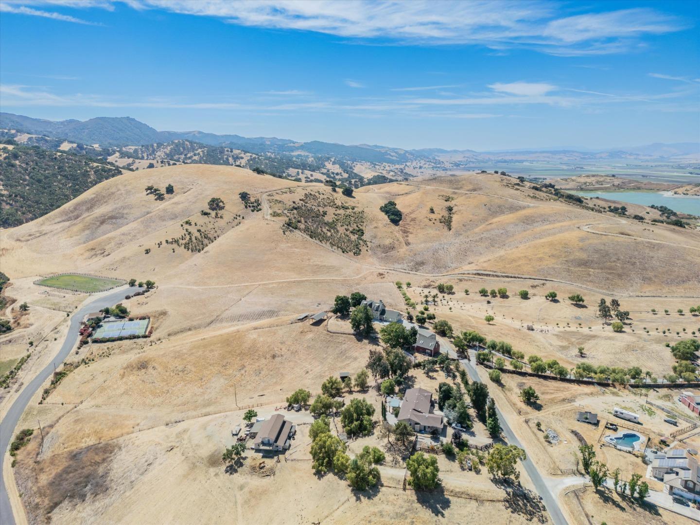 385 Hitch DR