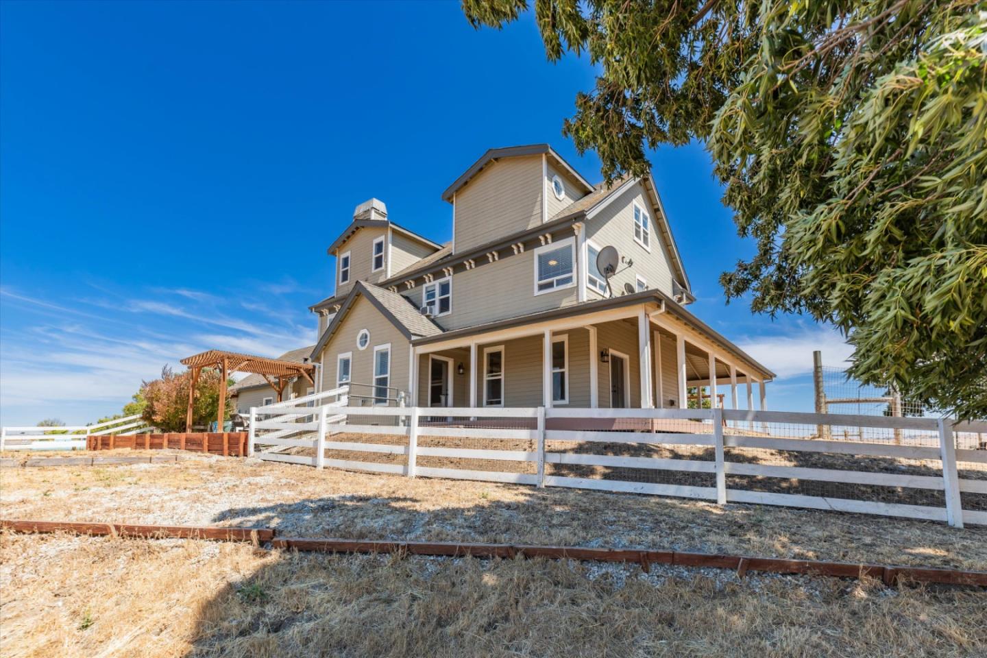 385 Hitch DR