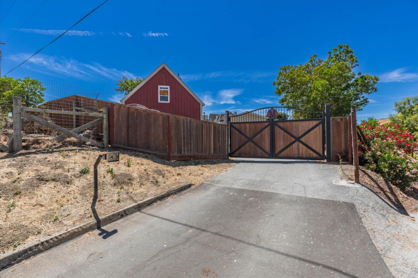 385 Hitch DR