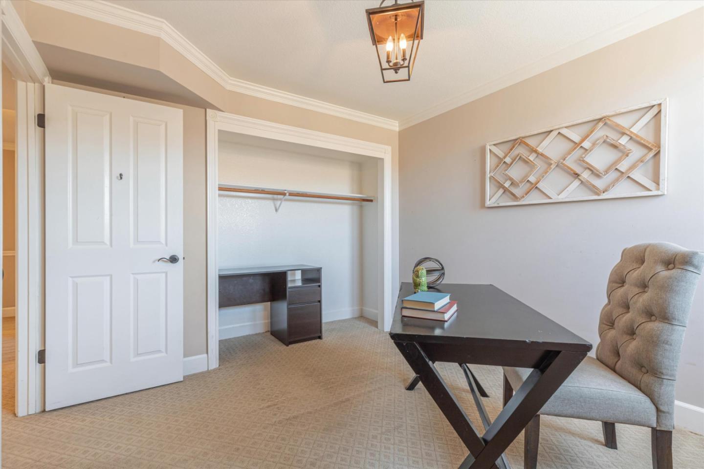 385 Hitch DR