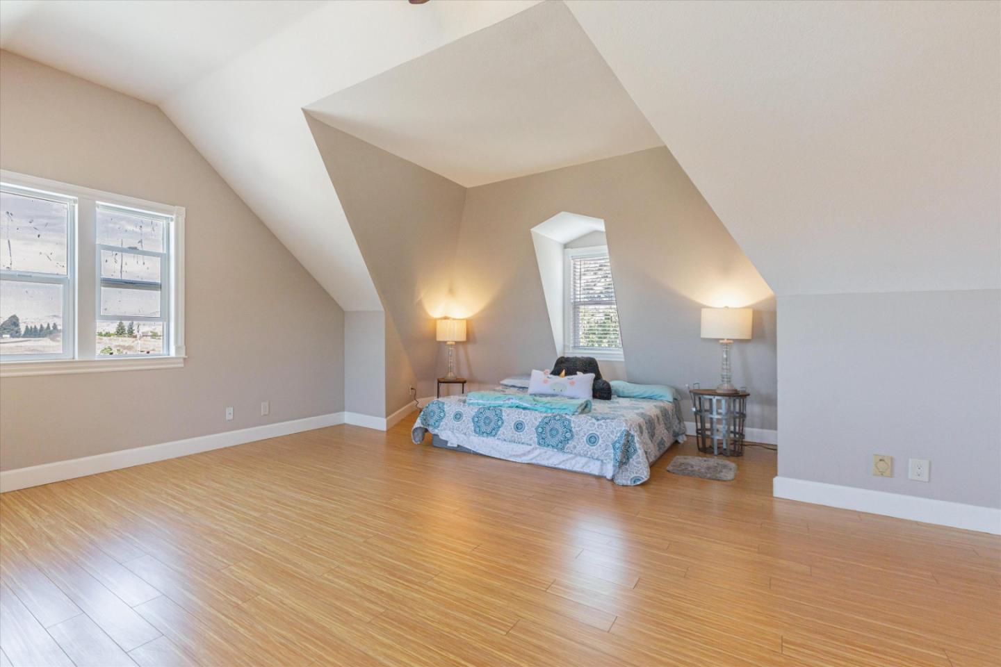 385 Hitch DR