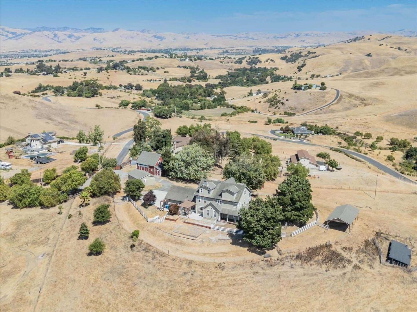 385 Hitch DR
