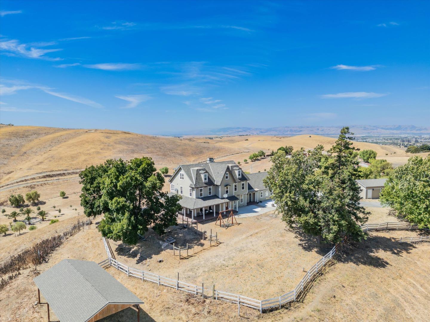 385 Hitch DR