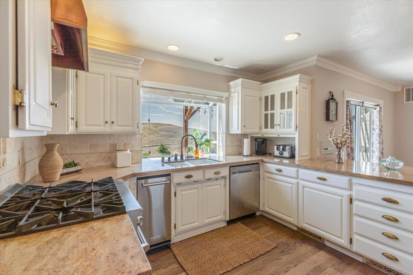 385 Hitch DR