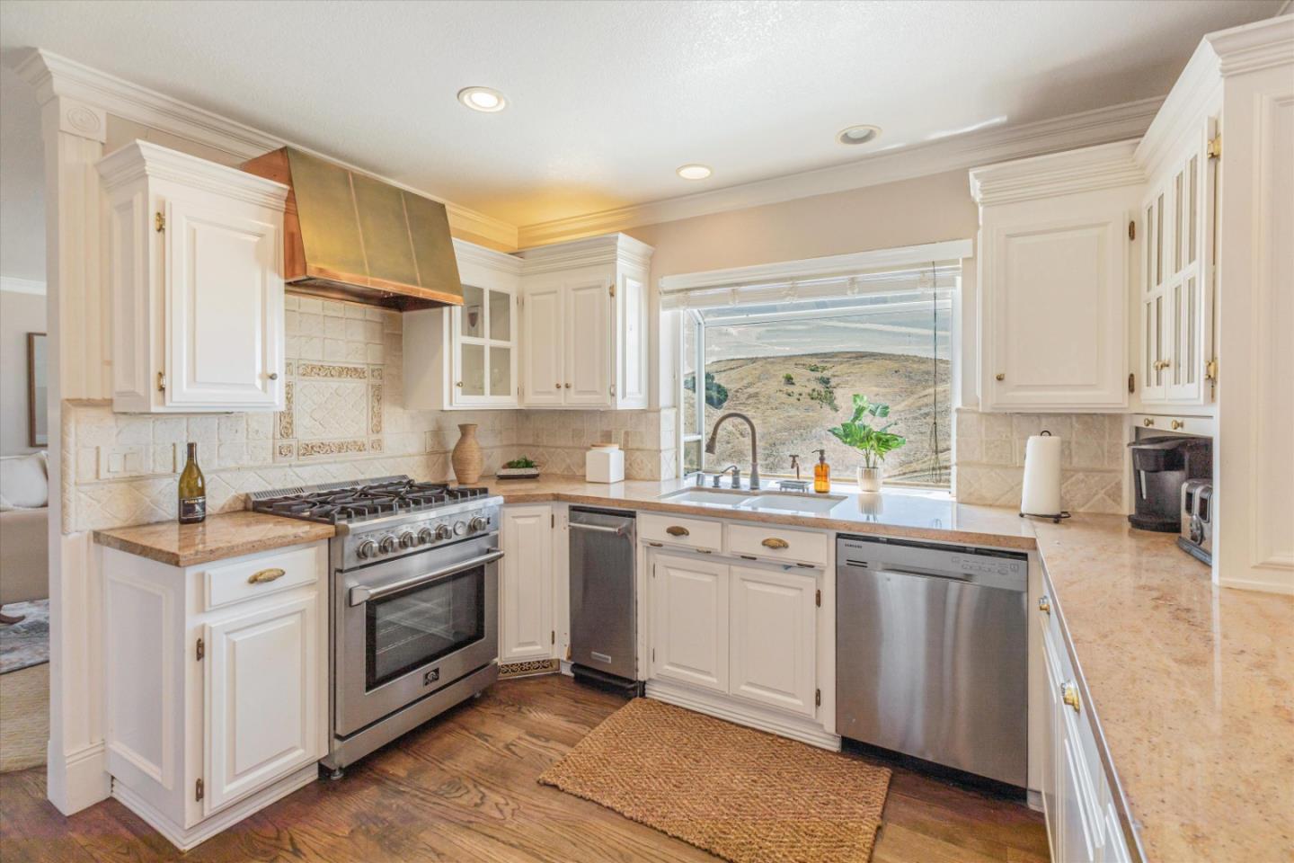 385 Hitch DR