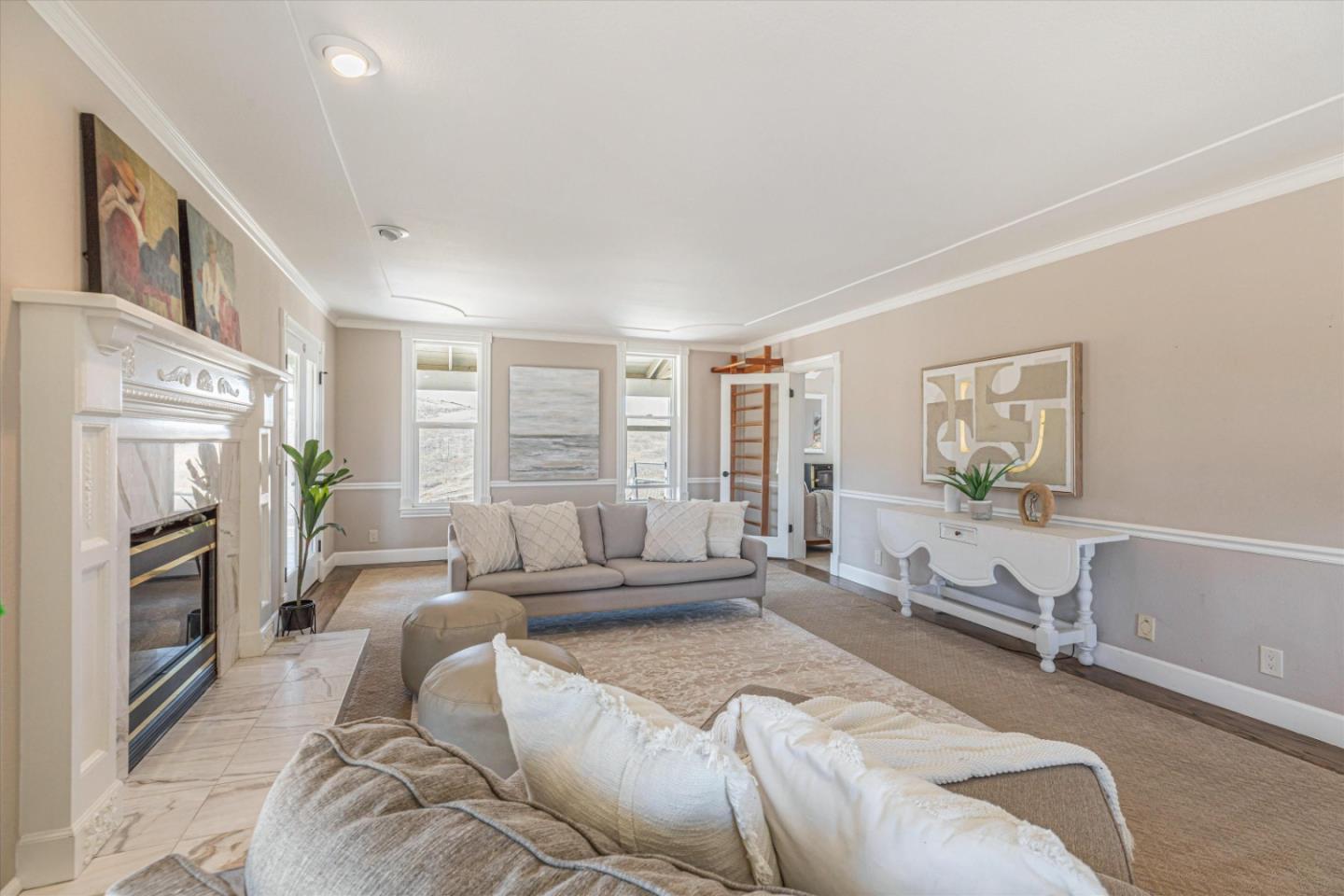 385 Hitch DR